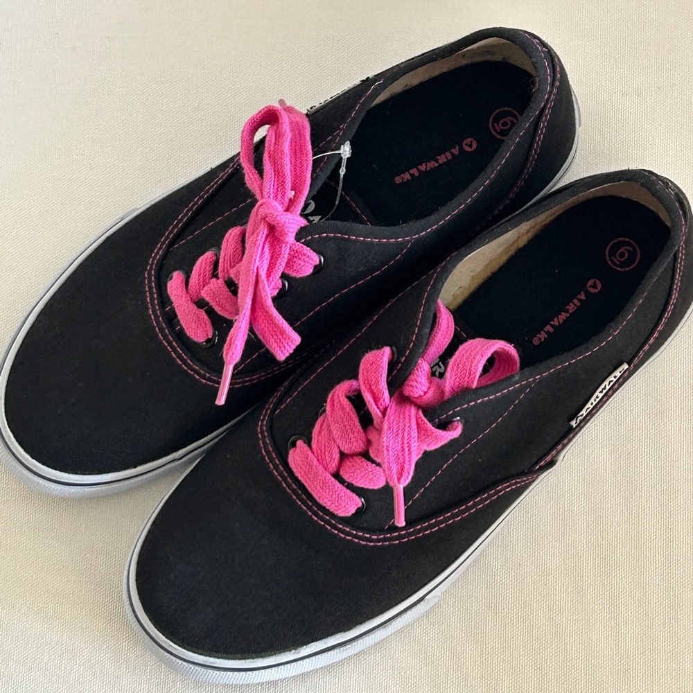 Airwalk Girls Black Sneakers with Pink Accents Brand New!
